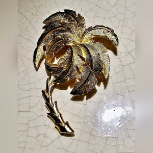 Vintage gold tone palm tree, vacation, island, Jamaican, Caribbean, Miami brooch